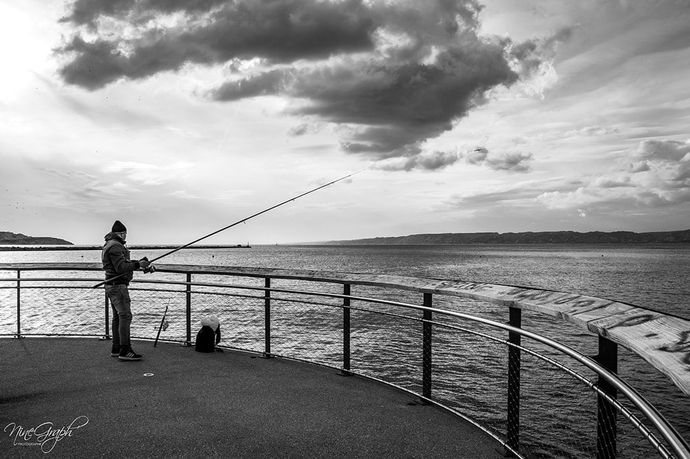 Monochrome, Le pêcheur des Catalans à Marseille - Monochrome